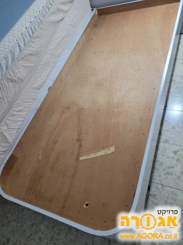 2 מיטות חדר הורים ללא מזרנים