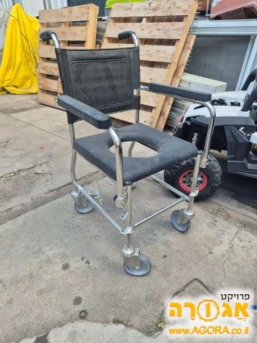 כיסא שירותים