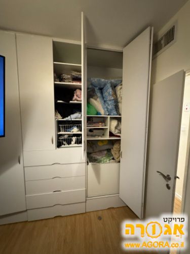 ארון בנוי גדול