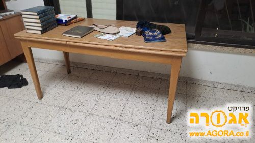 שולחן נפתח