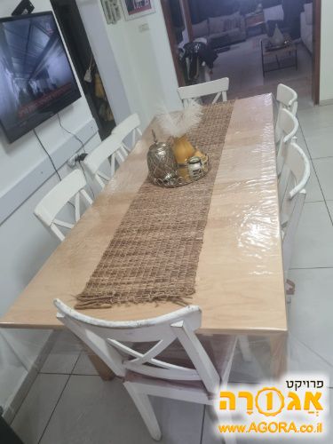 פינת אוכל במצב מעולה בנהריה