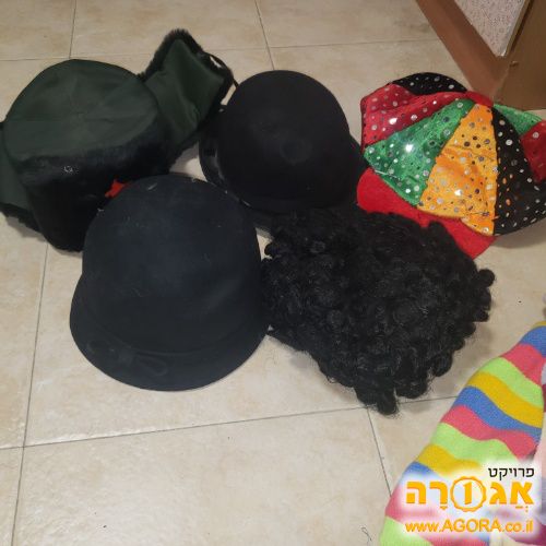 כובעים