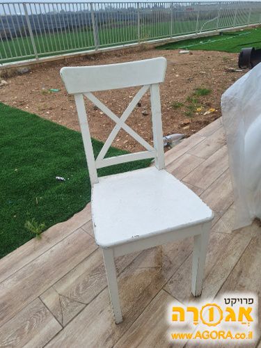 2 כיסאות עץ