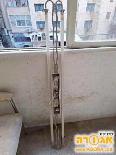 גוף תאורה פלורסצנט