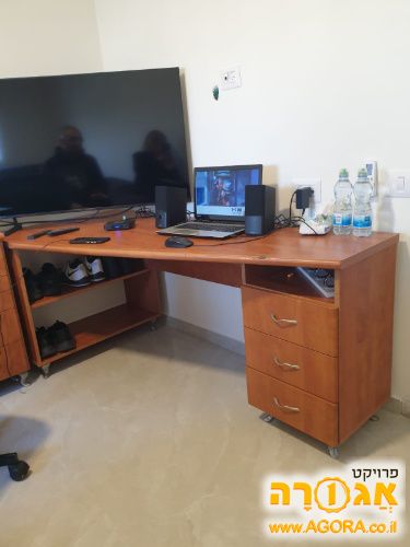 קומודות שידות שולחנות ומגירות