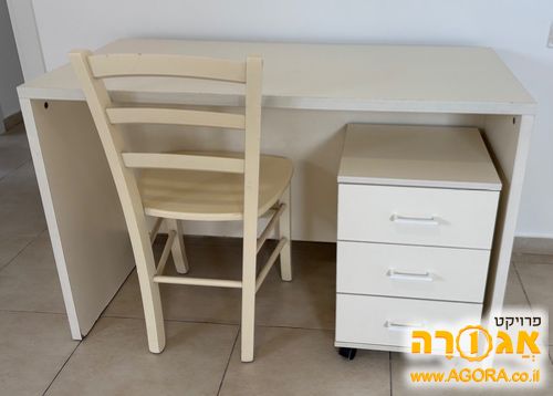 שולחן כתיבה עם מגירות וכיסא