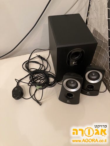 רמקולים למחשב מתחברים לחיבור אוקס