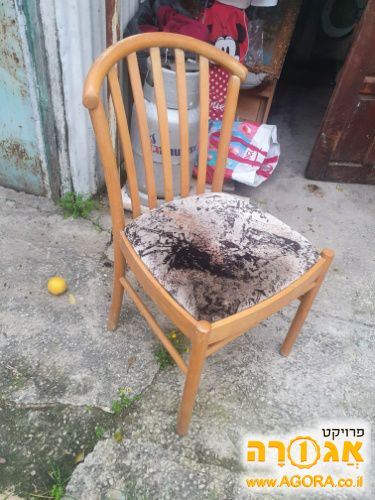 כיסאות