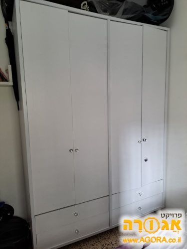 ארון בגדים