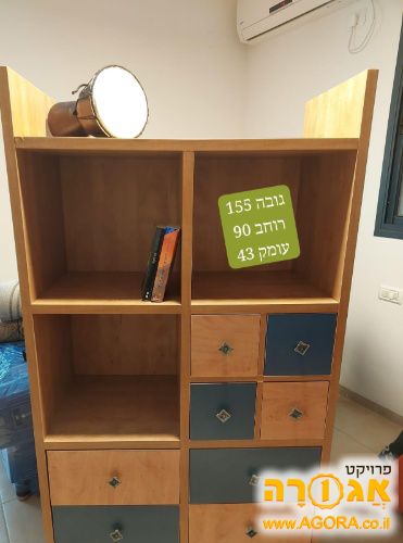 כוננית מדפים ומגירות