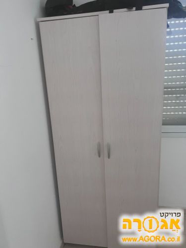 ארון עץ