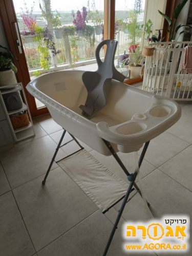 אמבטיה לתינוק