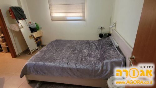 מיטה עם שידה+מגירות ומראה