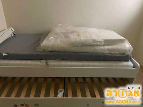מיטת ילדים עם מיטת חבר נפתחת