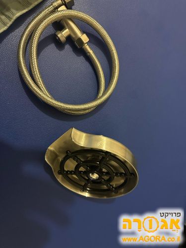 מנקה כוסות מתחבר לכיור