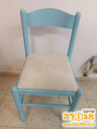 4 כיסאות