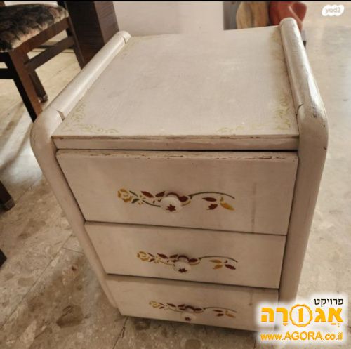 שידת מגירות