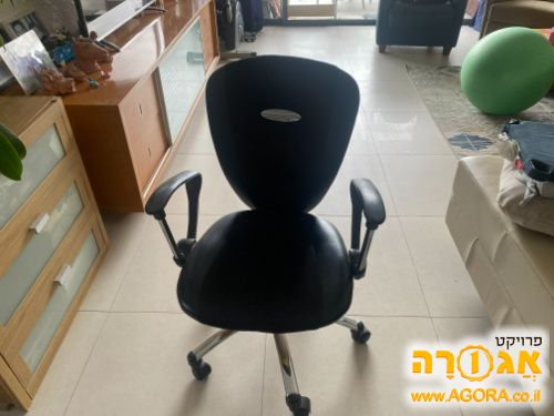 כיסא למשרד או לתלמיד/ה