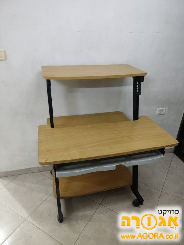 שולחן מחשב מיוחד