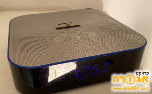 רדיו שעון לצד המיטה