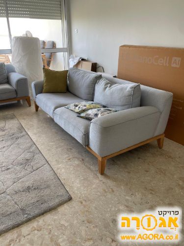 סלון תכלת בהיר