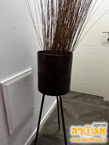 מעמד לעציצים ממתכת
