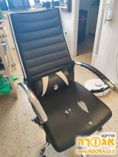 כיסא מנהל מעט פגום עובד תקין