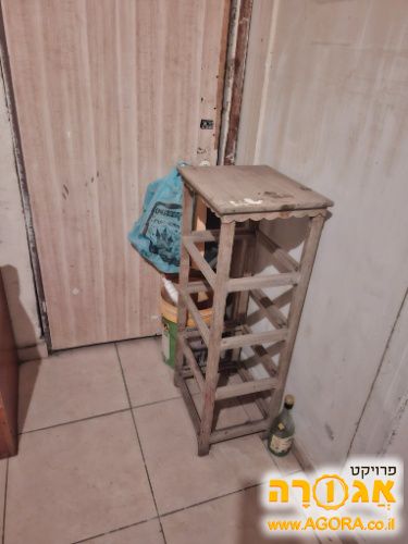 שידה מעץ