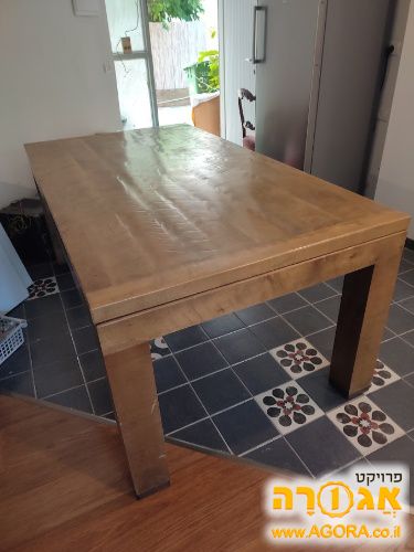 שולחן לפינת אוכל