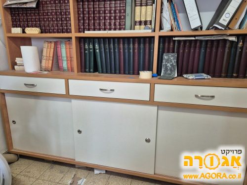 ארון משולב ספריה