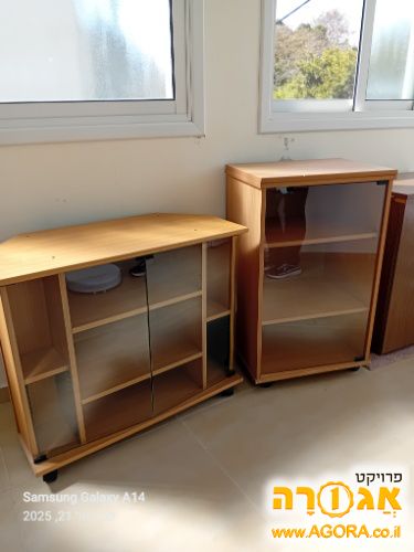 שולחן טלויזיה+ כוננית ליד