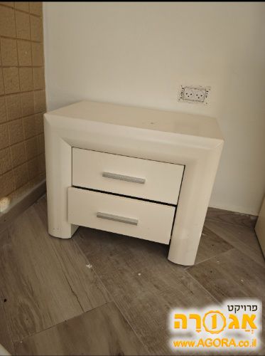 סט שתי שידות ומראה לאיסוף מיידי