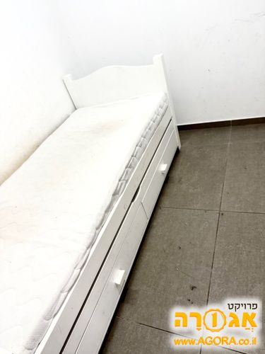 2 מיטות עץ מלא בצבע לבן לילדים