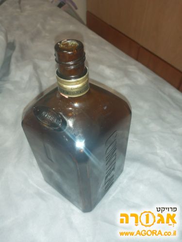 בקבוק ישן של ליקר cointreau