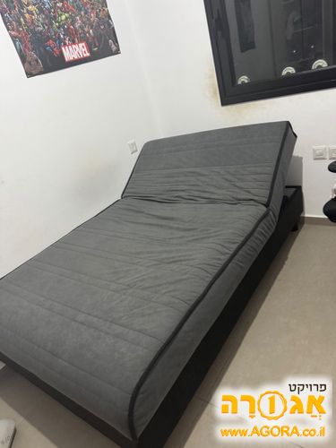 מיטת נוער עם גב מתכוון