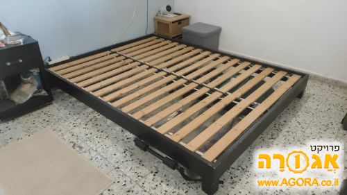 מיטה זוגית עם מזרון