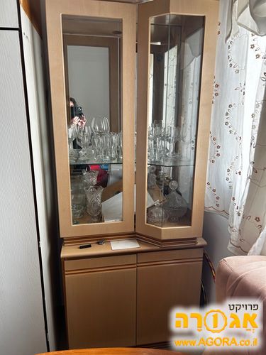 מזנון -ארונית עם ווטרינה מעץ