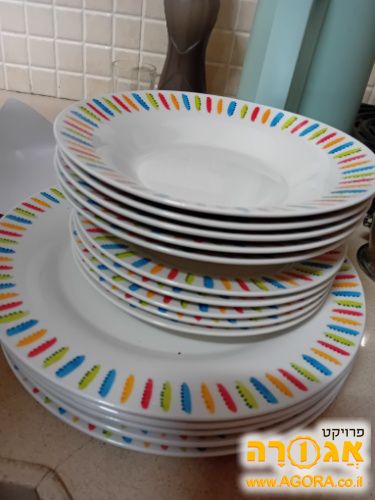 סט צלחות חלבי