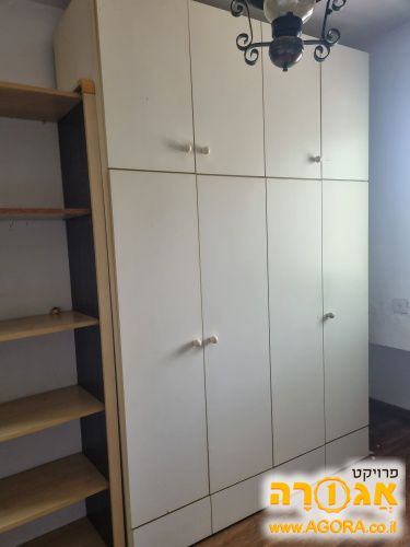 ארון בגדים גדול