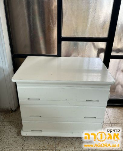 שידה בינונית