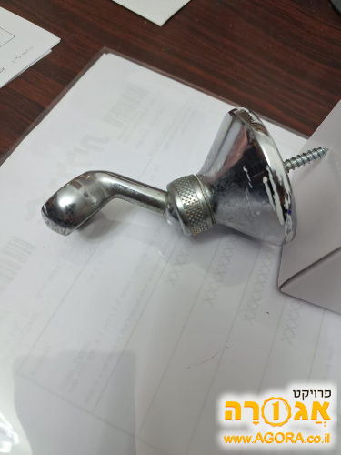 מחזיק צינור דוש לאמבטיה