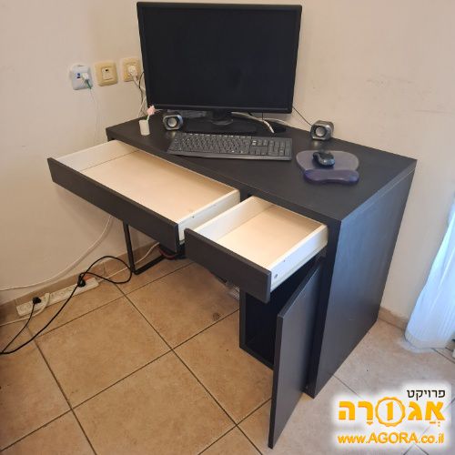 שולחן מחשב של איקאה
