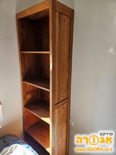 ארון מדפים