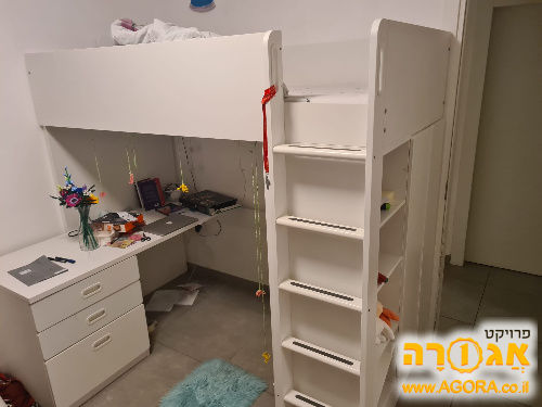 מיטת גלריה איקאה Ikea עם שולחן SMÅSTAD