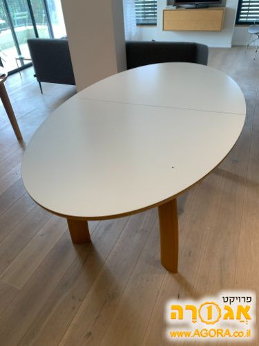 שולחן אוכל