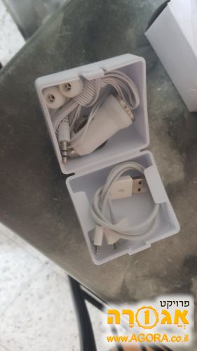 חיבור מטען לאוטו ואוזניות
