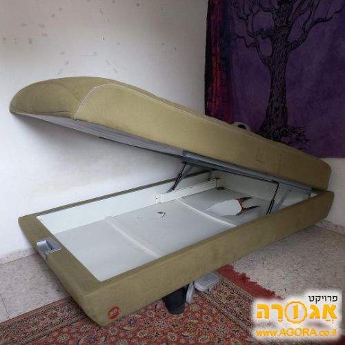 מיטה עם מיזרן מובנה וארגז מצעים