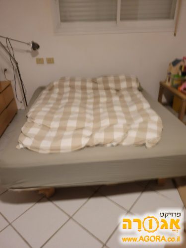 מיטה זוגית עם מזרן זוגי