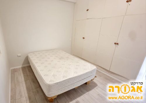 בסיס מיטה זוגית עם מזרן