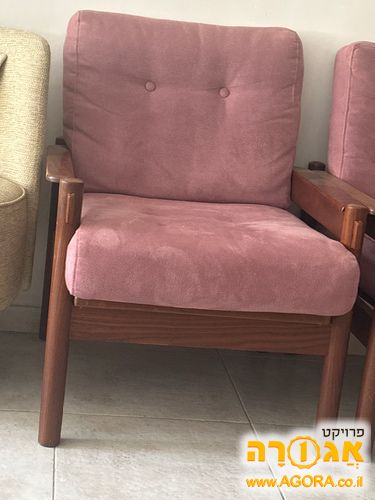כיסאות עץ